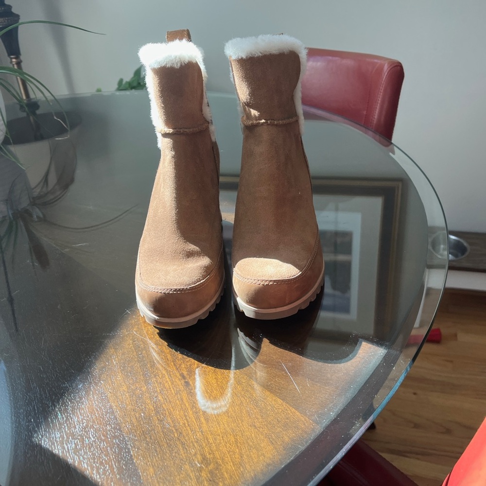 UGG Women’s Tan Suede Wedge Winter Boots